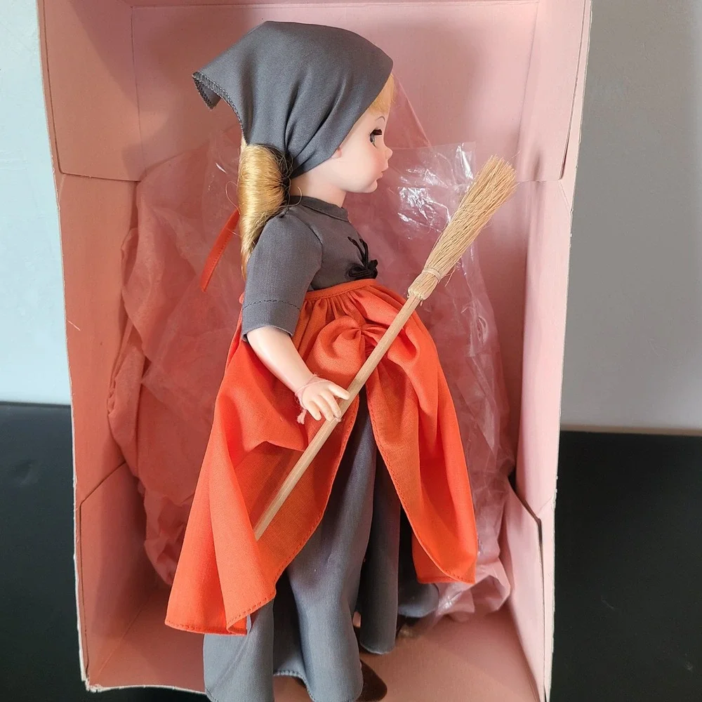 Madame Alexander Cinderella Poor Girl Doll Girl 8in Grey/Orange‎ Vintage